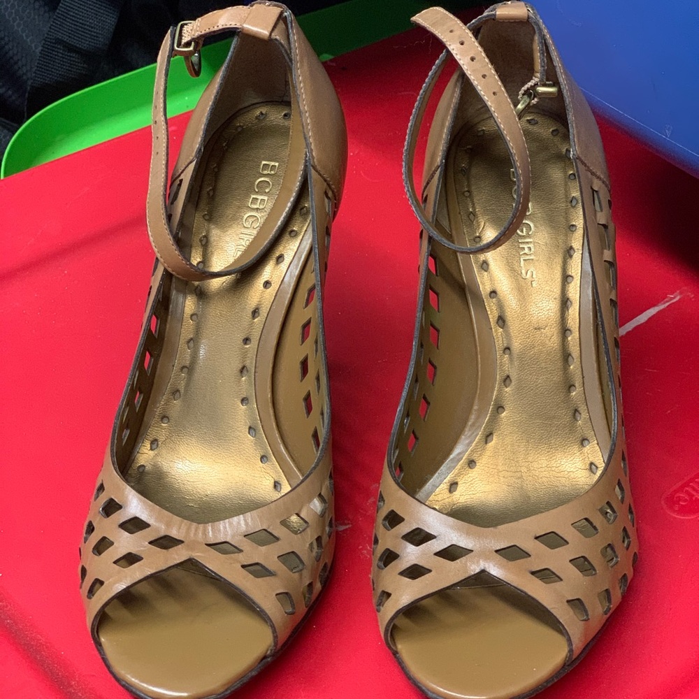 BCBG shoe